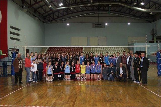 Kağıtspor’lu Genç Voleybolcular, Kocaeli İl Birincisi Oldu