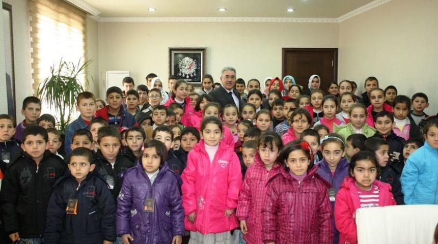 Belen Belediyesi&rsquo;nden &Ouml;ğrencilere Giyecek Yardımı