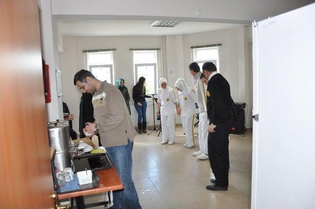 Hastalar M&uuml;zikle Tedavi Ediliyor 2
