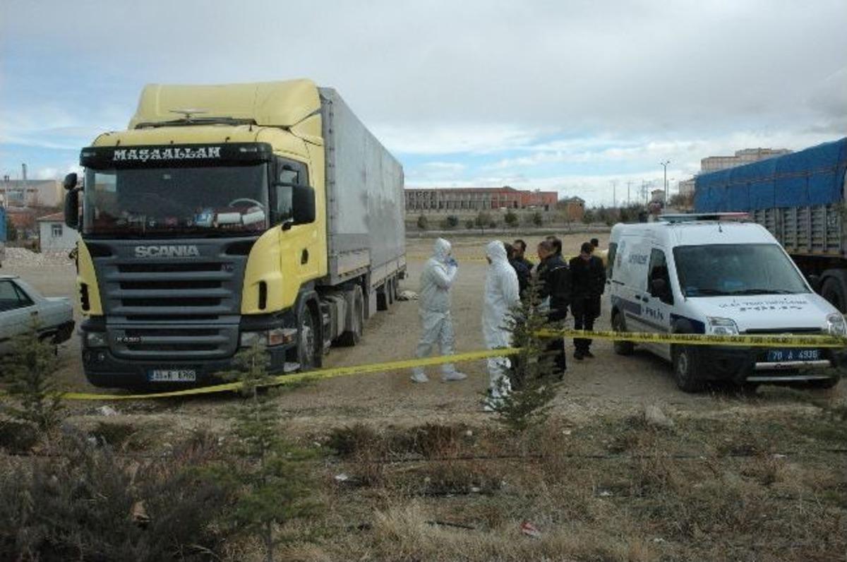 Tır Şof&ouml;r&uuml; Aracında &Ouml;l&uuml; Bulundu