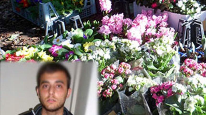 Sevgililer G&uuml;n&uuml;'nde satmak i&ccedil;in &ccedil;i&ccedil;ek &ccedil;aldı