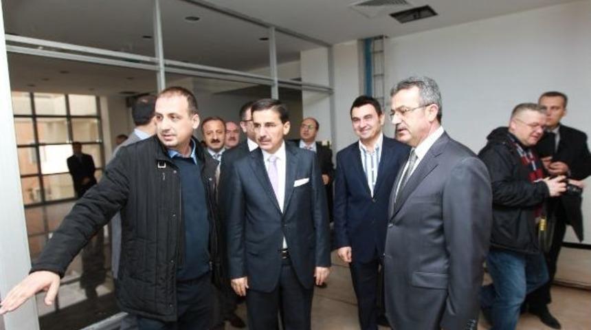 Vali Topaca Gebze&rsquo;de Makam Odasını İnceledi
