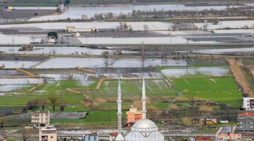 Manisa'da Tarım Arazileri Su Altında Kaldı