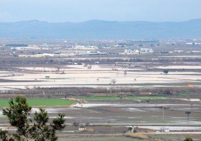 Manisa'da Tarım Arazileri Su Altında Kaldı