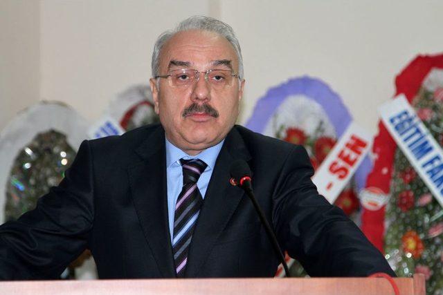 Prof. &Ccedil;apoğlu: Bir &Uuml;lkenin En &Ouml;nemli G&uuml;c&uuml; Yetişmiş Insan G&uuml;c&uuml; 1