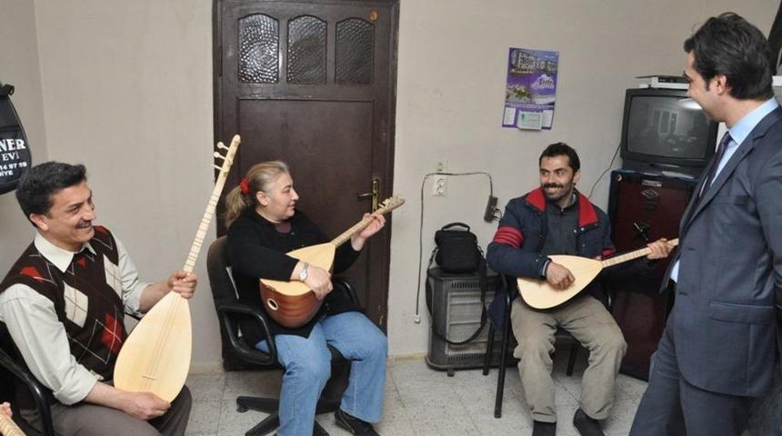 Engelliler Bu Kursla Bağlama &Ccedil;almayı &Ouml;ğreniyor