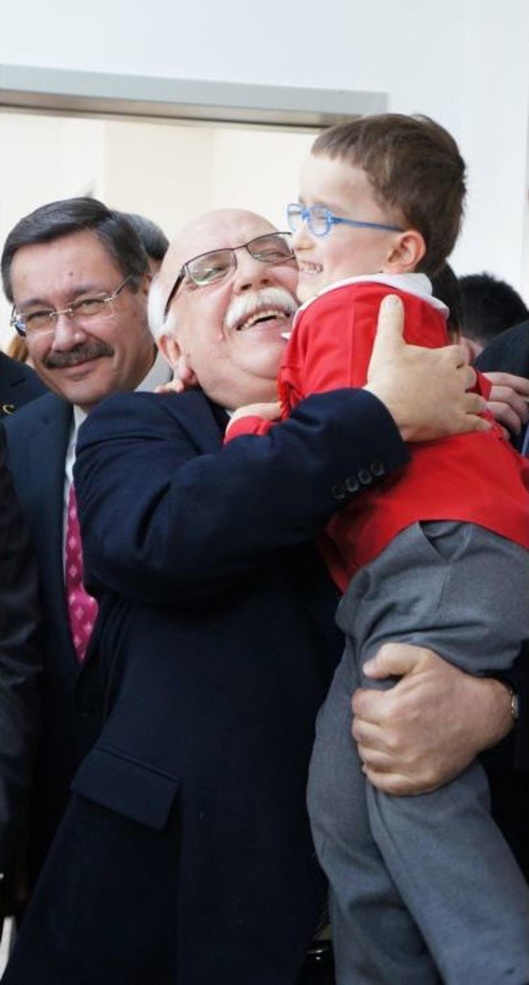 Melek İpek İlk Ve Ortaokulu T&ouml;renle A&ccedil;ıldı