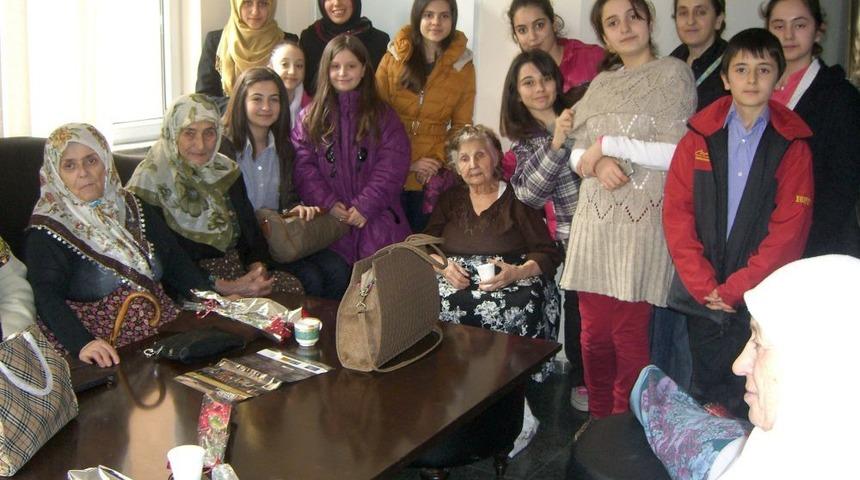 BUSEDER Yaşlıların G&ouml;nl&uuml;n&uuml; Aldı