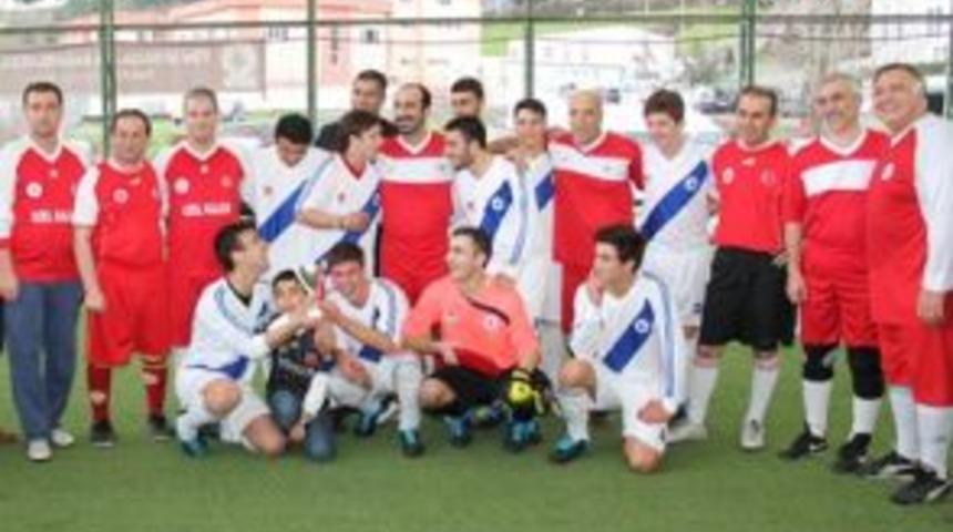 Sadabad ma&ccedil;ında dostluk kazandı