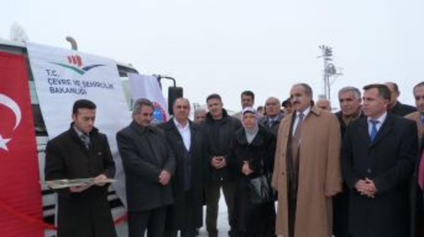 Ağrı'ya Hibe Edilen &Ccedil;&ouml;p Kamyonu Hizmete Girdi