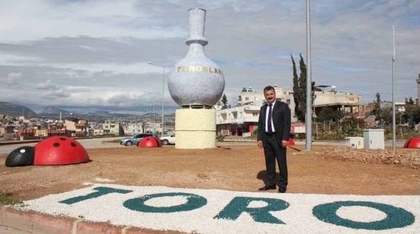 Toroslarda Bulvar Ve Kavşaklar Renkleniyor