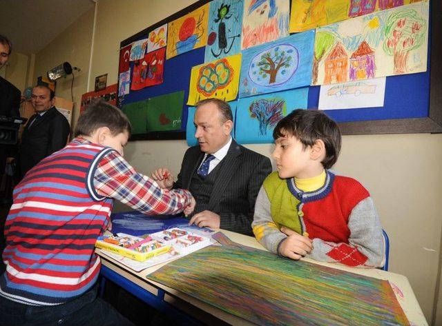 Vali Kızılcık: Çocuklarımızı Çağın Gereklerine Göre Yetiştirmeliyiz 1