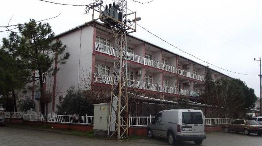 Emekli &Ouml;ğretmenler Şark&ouml;y &Ouml;ğretmenevi&rsquo;nin Kapatılmasına Tepki G&ouml;sterdiler