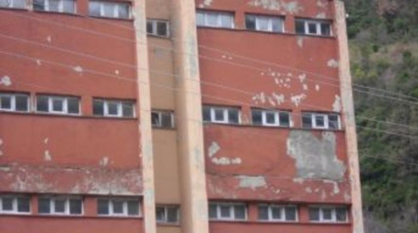 İnebolu Eml&rsquo;nin Dış Cephe Boyaları D&ouml;k&uuml;l&uuml;yor