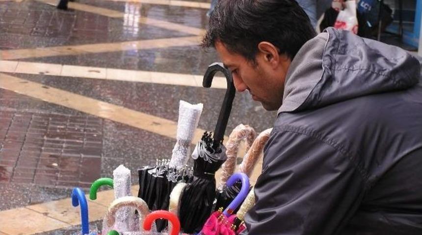 Malatya'da Yağışın Salı G&uuml;n&uuml; De Devam Etmesi Bekleniyor