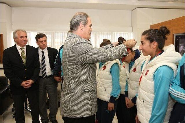 Başkan Altepe den Şampiyonlara Ödül 2