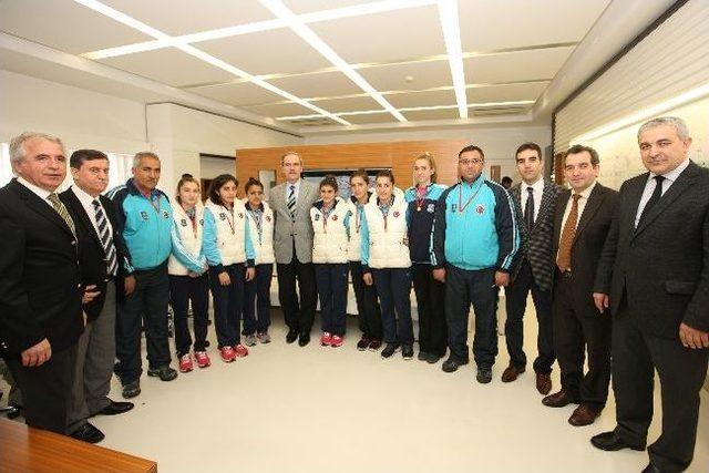 Başkan Altepe den Şampiyonlara &Ouml;d&uuml;l 3