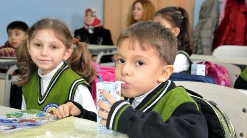 Balıkesir'de 56 Bin &Ouml;ğrenciye S&uuml;t Dağıtıldı