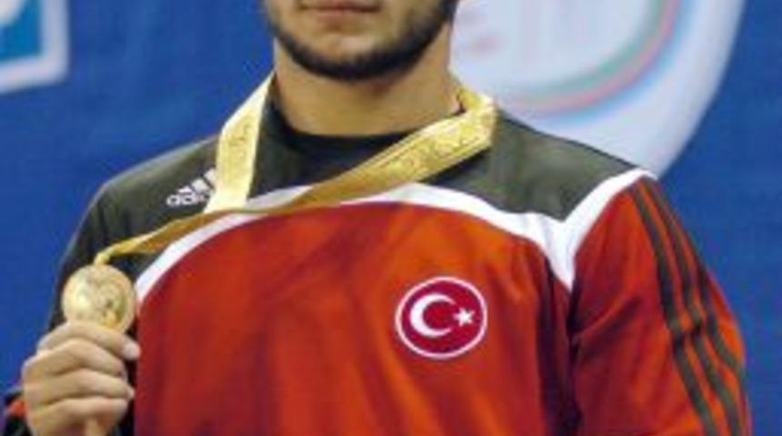 Grekoromende G&uuml;reştirdiler, Serbettte Izin Vermediler