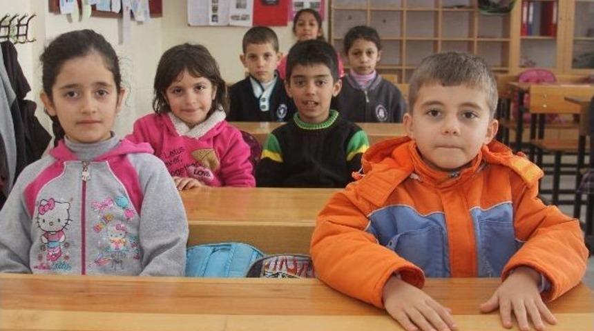 Saruhanlı&rsquo;da 8 Bin &Ouml;ğrenci Ders Başı Yaptı