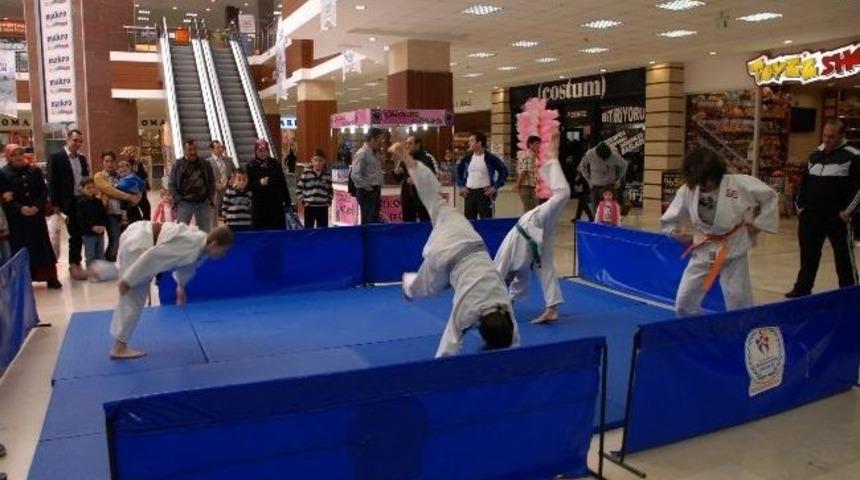 Yetenek Avcısı Avm'lerde