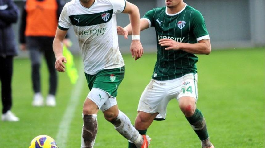 Bursaspor'da Gen&ccedil;ler Hazırlık Mma&ccedil;ında Terledi