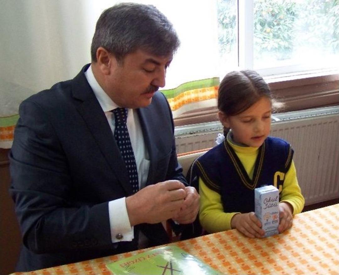 Osmaniye&rsquo;de 50 Bin &Ouml;ğrenciye S&uuml;t Dağıtıldı