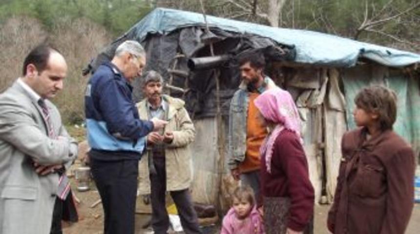 Erbaa'da 9 Aydır Ormanda Yaşayan Kayabaşı Ailesi, Isınmak I&ccedil;in Ke&ccedil;ilerle Yatıyor