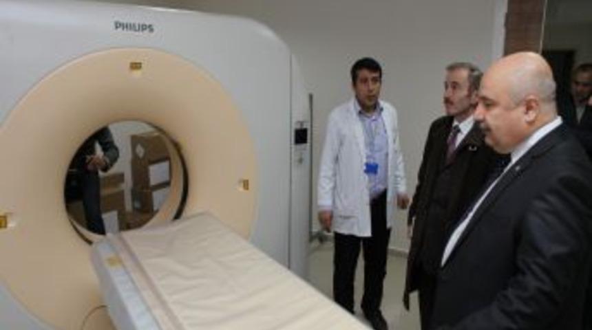 Rekt&ouml;r G&ouml;n&uuml;ll&uuml;, Tıp Fak&uuml;ltesi'nde Incelemelerde Bulundu