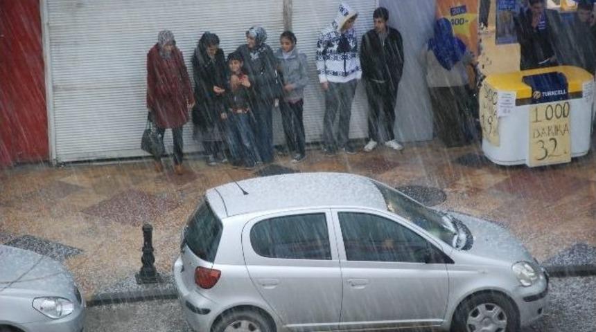 Şanlıurfa'ya Dolu Yağdı