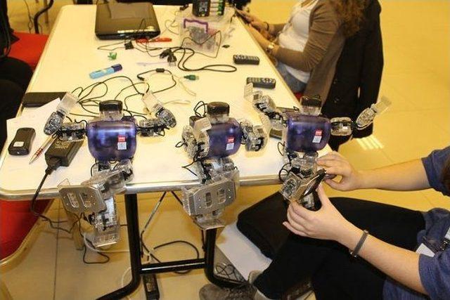 İyte, Robogen&ccedil; Yarışmalarında 2 Birincilik Aldı 1