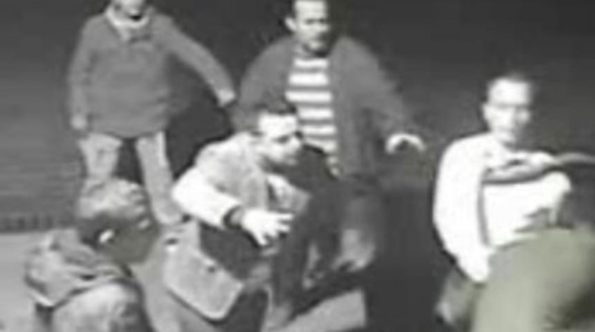 Polise tekme tokat saldırı!