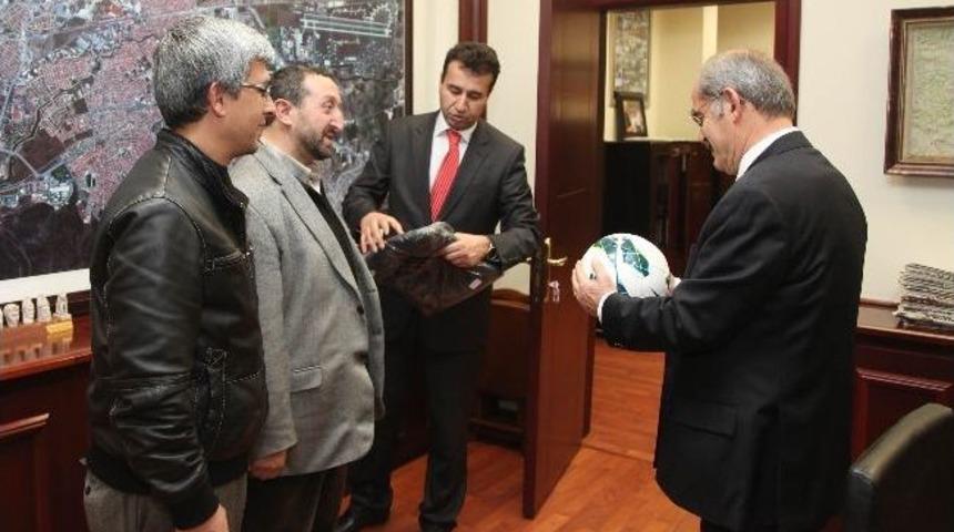 Eskişehir B&uuml;y&uuml;kşehir&rsquo;den Amat&ouml;r Spor Kul&uuml;plerine Destek