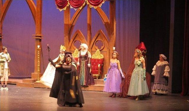 “uyuyan Güzel” Minik İzleyicileriyle Buluşuyor 1