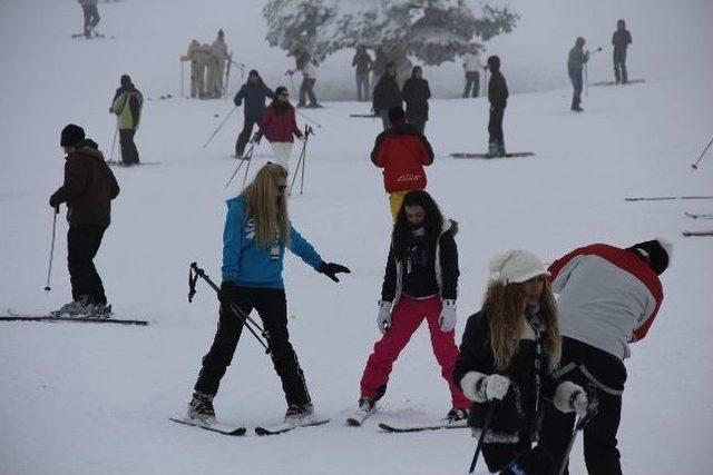 &Uuml;niversite &Ouml;ğrencileri Sınav Stresini Uludağ&rsquo;da Attı 1