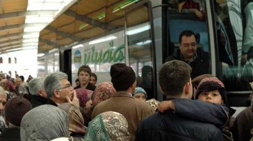 Umre Yolcuları Dualarla Uğurlandı