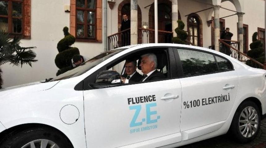 Başkan G&uuml;r&uuml;n Elektrikli Ara&ccedil; İle Test S&uuml;r&uuml;ş&uuml; Yaptı