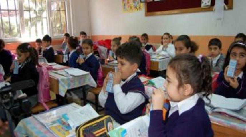 Mersin'de Okul S&uuml;t&uuml; Dağıtımına Başlandı