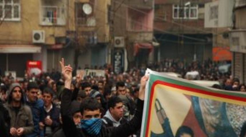 G&ouml;stericilerin Polise Attığı Ses Bombası Patlamadı