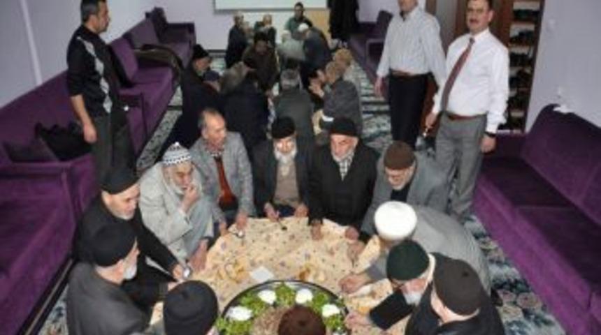 G&ouml;n&uuml;l Doktorları Derneği Emekli Din G&ouml;revlilerini Bir Araya Getirdi