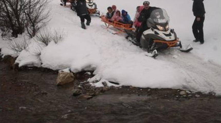 Muş'ta &Ouml;ğrenciler Kar Motorları Ile Okullarına Ulaştırıldı
