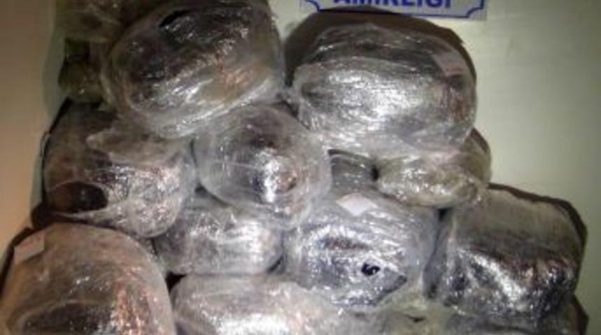 Uzman &Ccedil;avuşlu Esrar Sevkıyatı Polise Takıldı