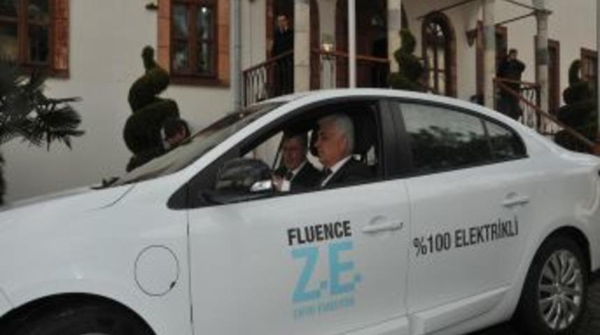 Başkan G&uuml;r&uuml;n, Elektrikli Ara&ccedil; Ile Test S&uuml;r&uuml;ş&uuml; Yaptı
