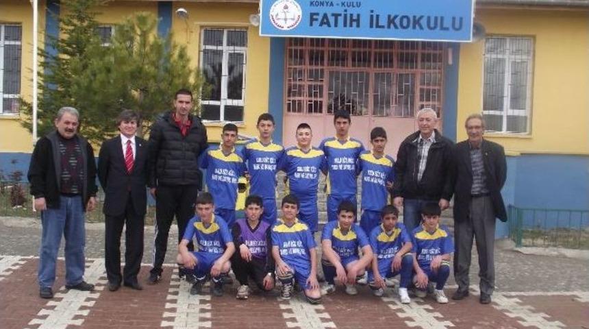 Kulu&rsquo;da 3 Okula Sportif Faaliyetler İ&ccedil;in Forma Dağıtıldı