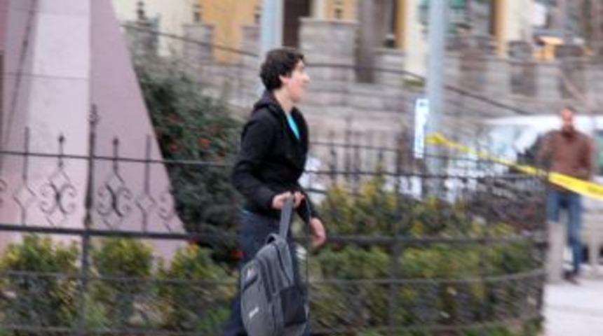 Ş&uuml;pheli &Ccedil;anta &Ouml;ğrencinin &Ccedil;ıktı