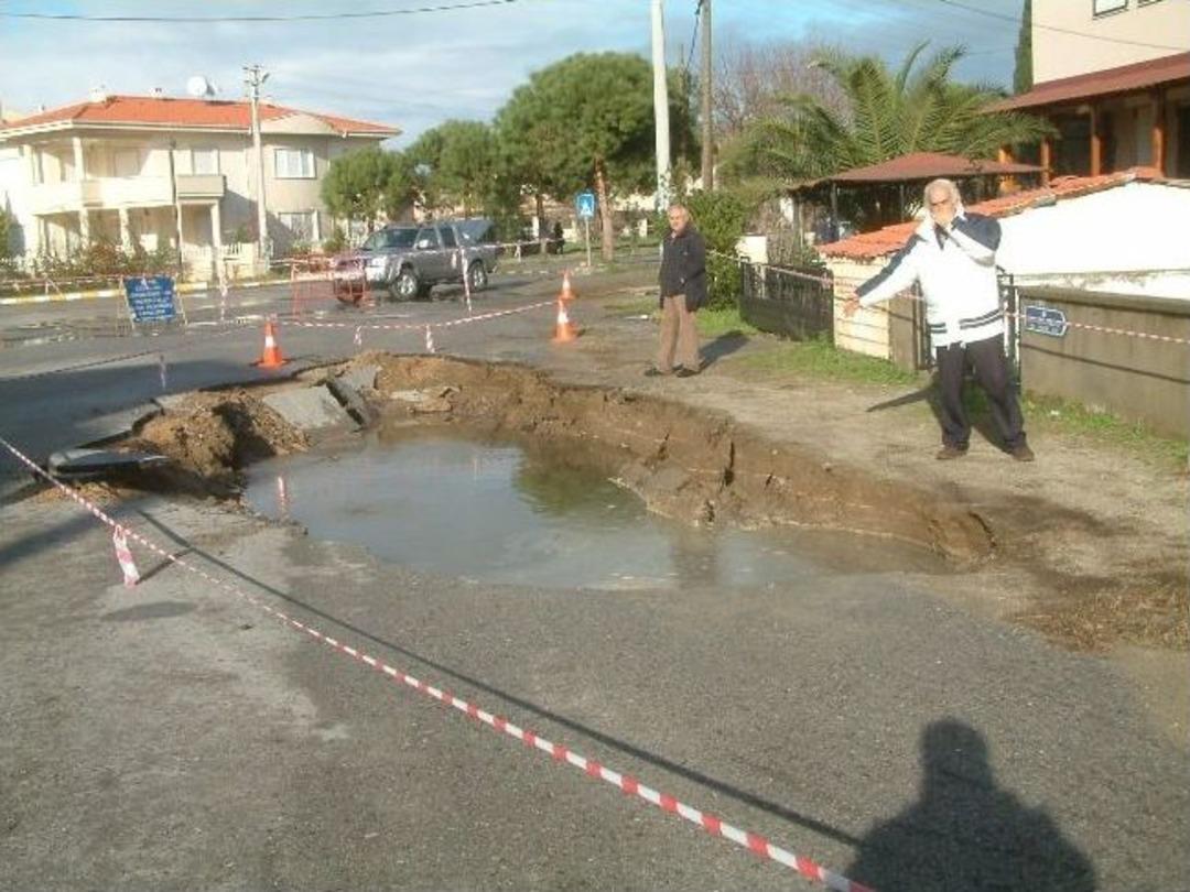 Şiddetli Yağmur Burhaniye&rsquo;yi Alt &Uuml;st Etti