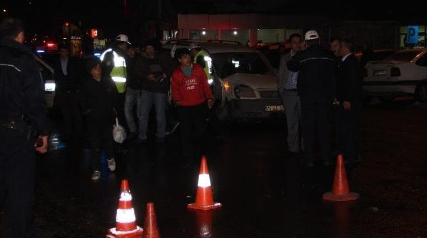 Otob&uuml;s yolcularını bı&ccedil;akladılar