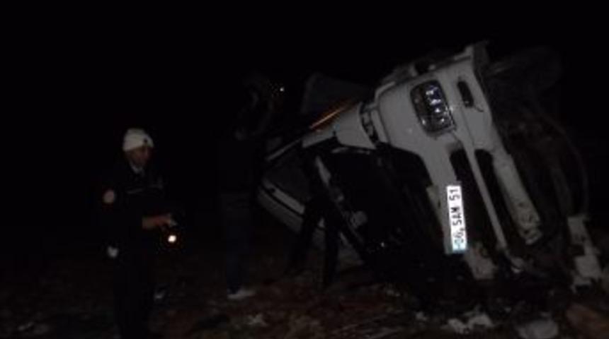 Yoldan &Ccedil;ıkan TIR Şarampole U&ccedil;tu