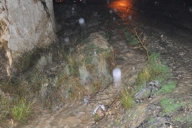 Şiddetli Yağmur Hayatı Olumsuz Etkiledi 1