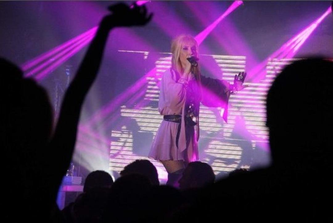 Uludağ&rsquo;da Kenan Doğulu Ve Hande Yener R&uuml;zgarı